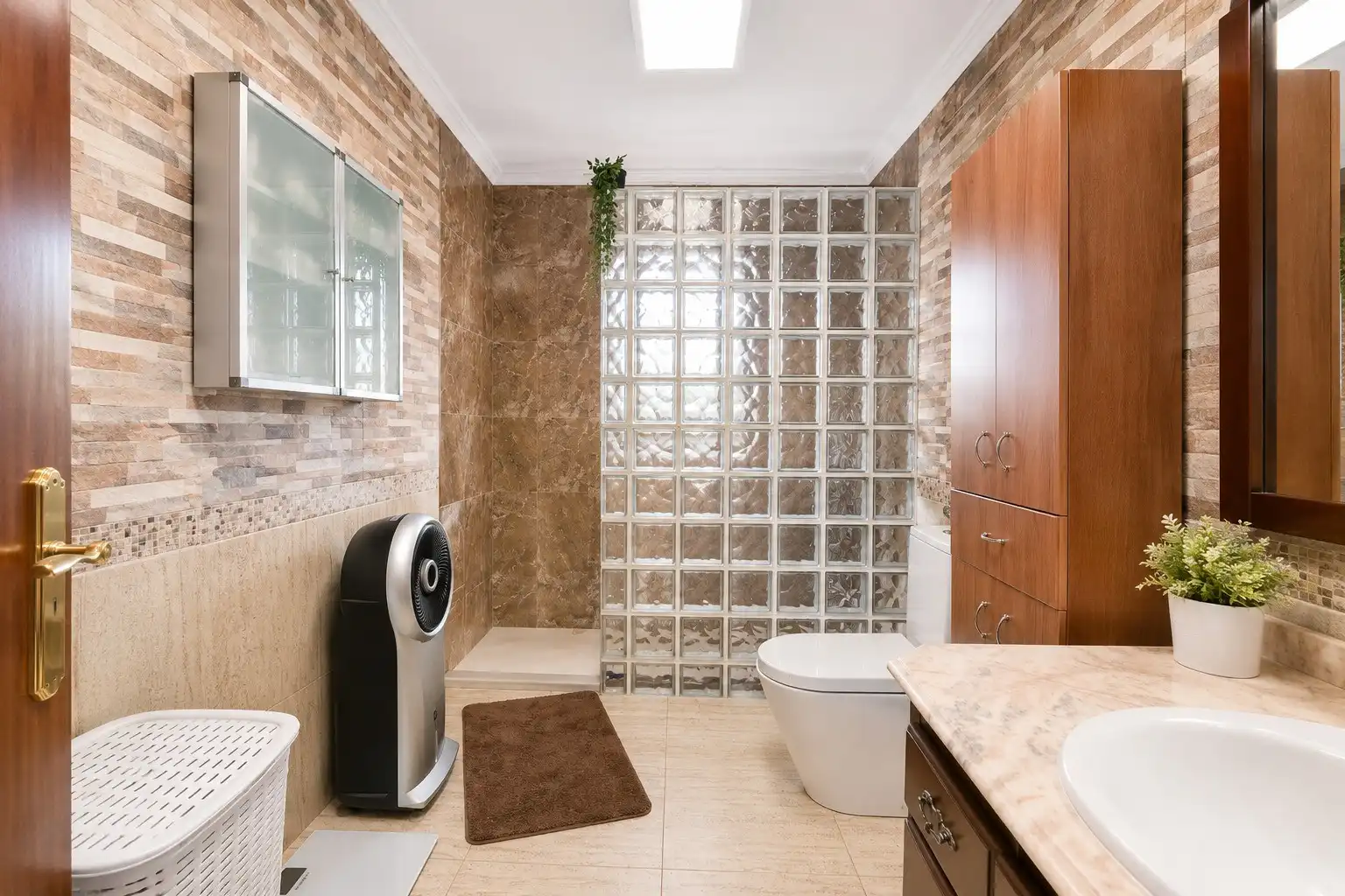 Baño de Casa o chalet en venta en San Pedro del Pinatar con Aire acondicionado, Calefacción y Parquet