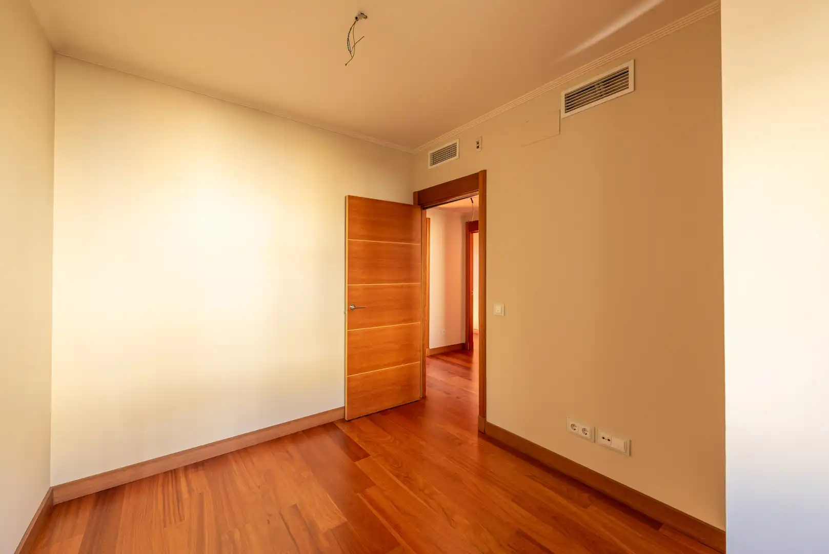Bedroom of Attic for sale in Sevilla  with Air Conditioner, Heating and Parquet flooring