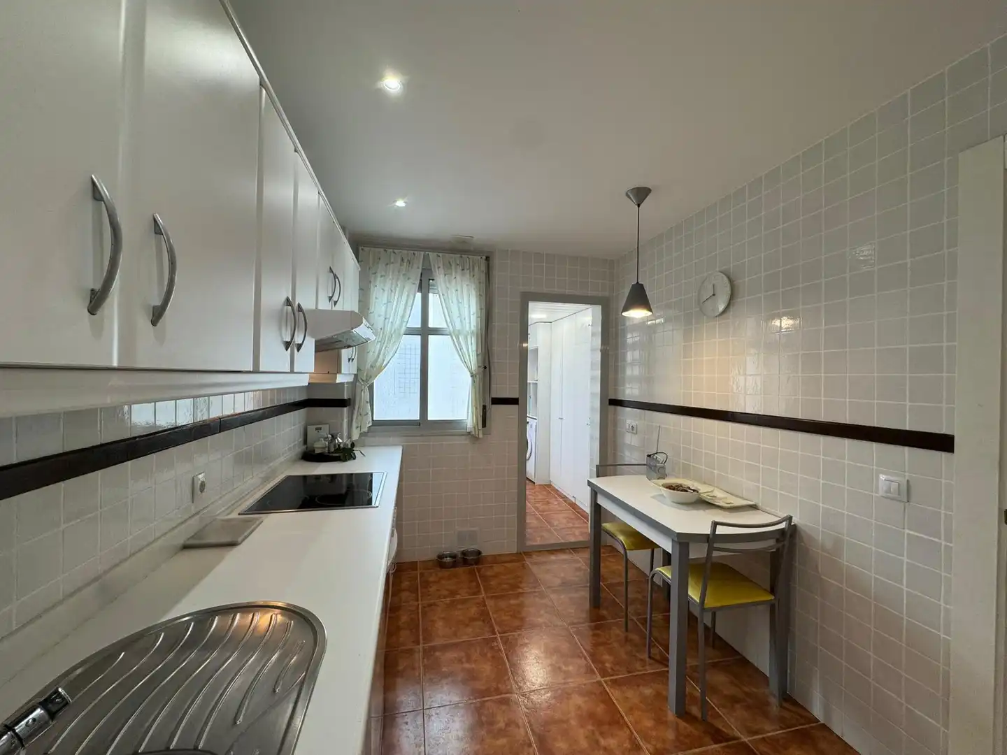 Cocina de Apartamento en venta en Rota con Terraza y Piscina comunitaria