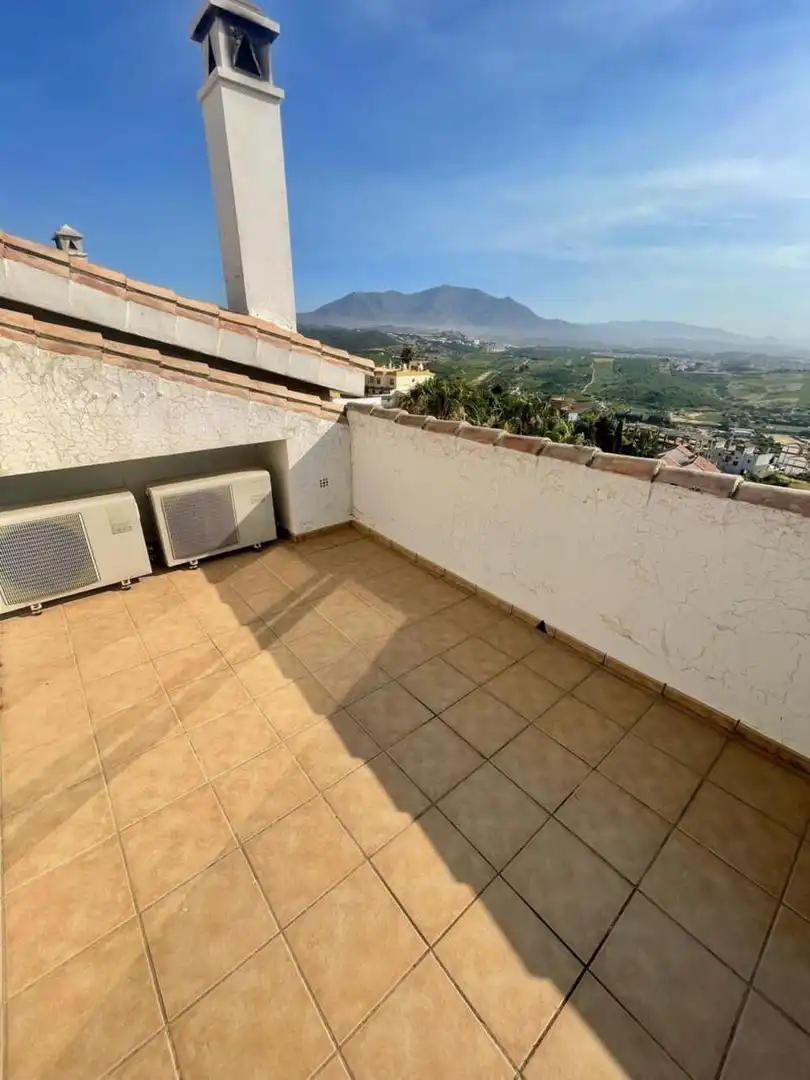 Terrassa de Casa adosada de lloguer en Manilva amb Aire condicionat, Terrassa i Piscina