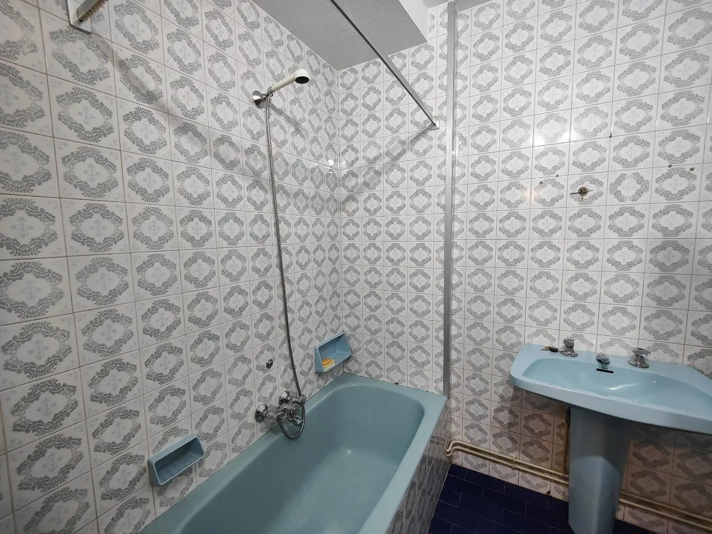 Bathroom of Flat for sale in Rianxo