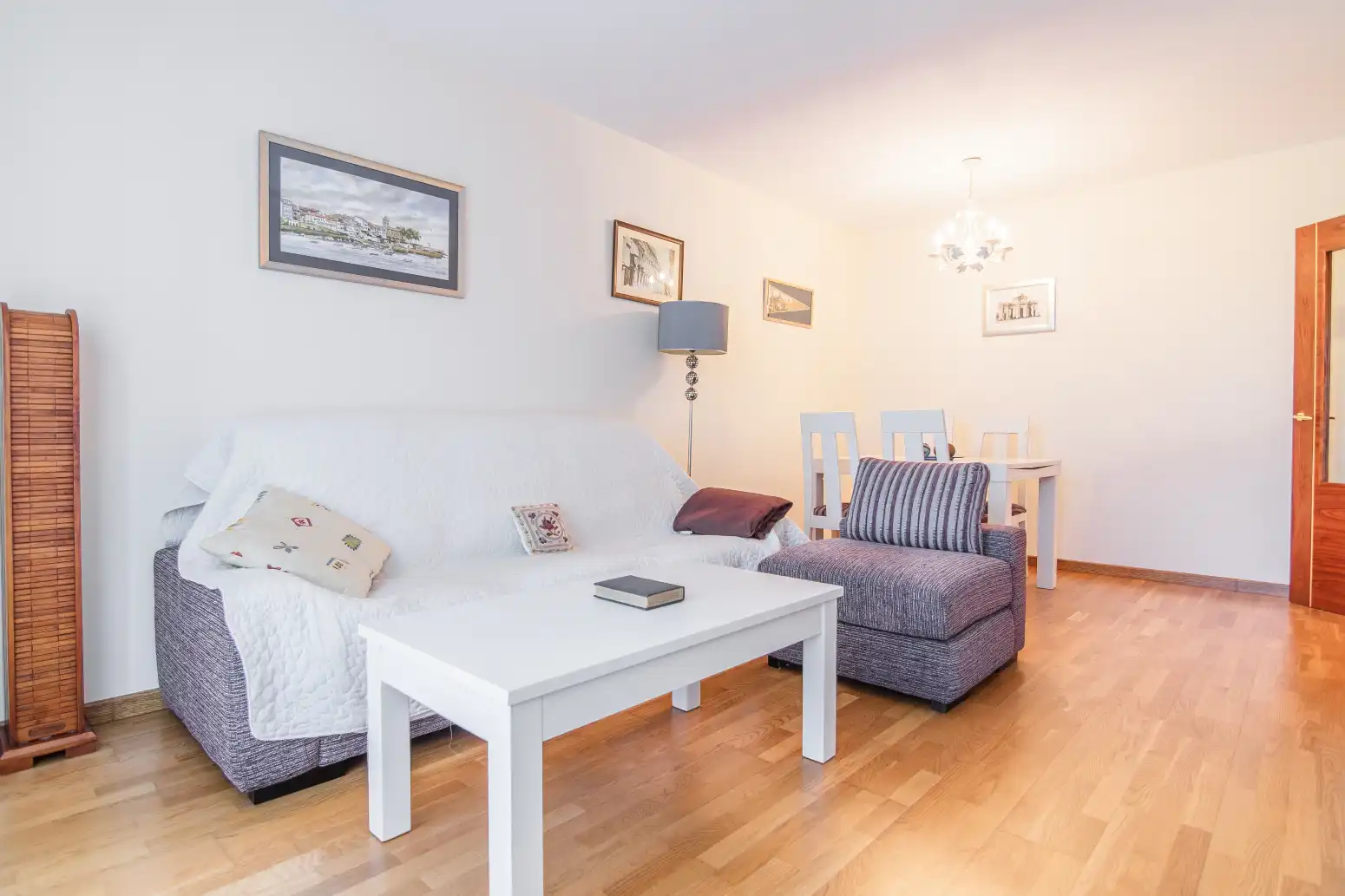 Wohnzimmer von Wohnung zum Verkauf in Gozón mit Heizung, Privatgarten und Abstellraum