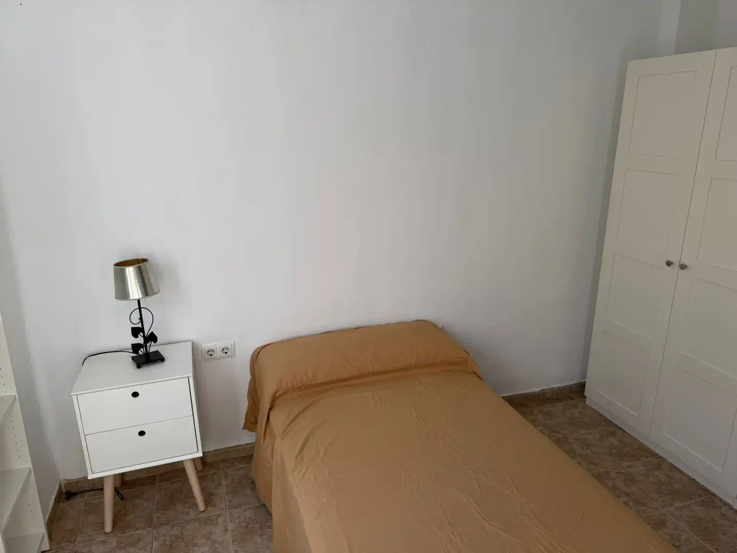 Schlafzimmer von Wohnung zur Miete in Valencia mit Möbliert, Ofen und Waschmaschine