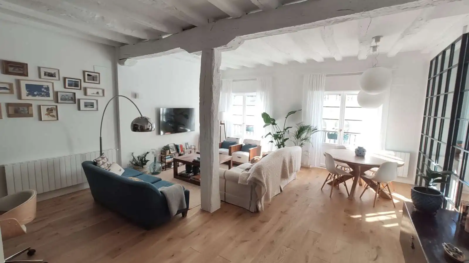 Wohnzimmer von Wohnungen zur untervermieten in Bilbao  mit Klimaanlage, Terrasse und Möbliert