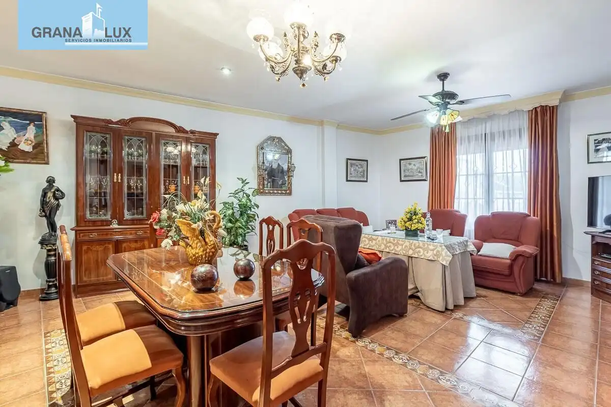 Chalet en venta en Calle de la Virgen del Rocío, imagen 3