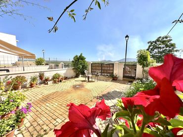 Adosado con balcón en venta en Fuente de Piedra
