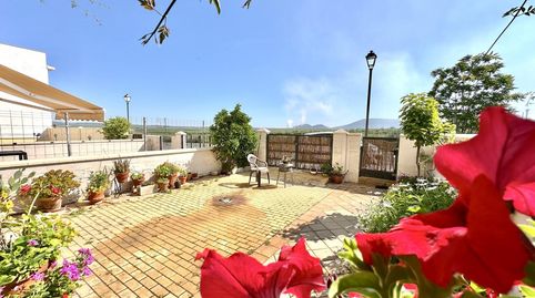 Chalet Adosado con Terrazas, Patio y Piscina en Fuente de Piedra  Amueblado y con Alma Familiar!