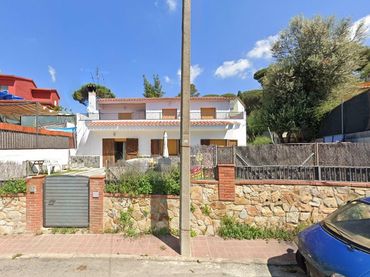 Haus mit Garten zum Verkauf in MONTNEGRE 21