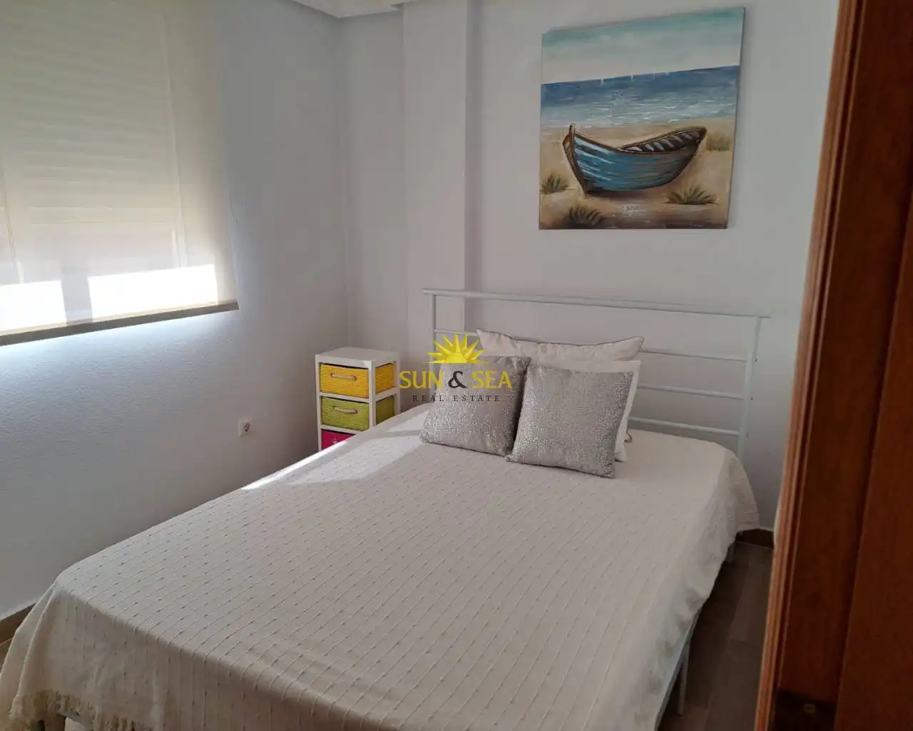 Dormitori de Apartament de lloguer en Torrevieja amb Calefacció, Terrassa i Piscina