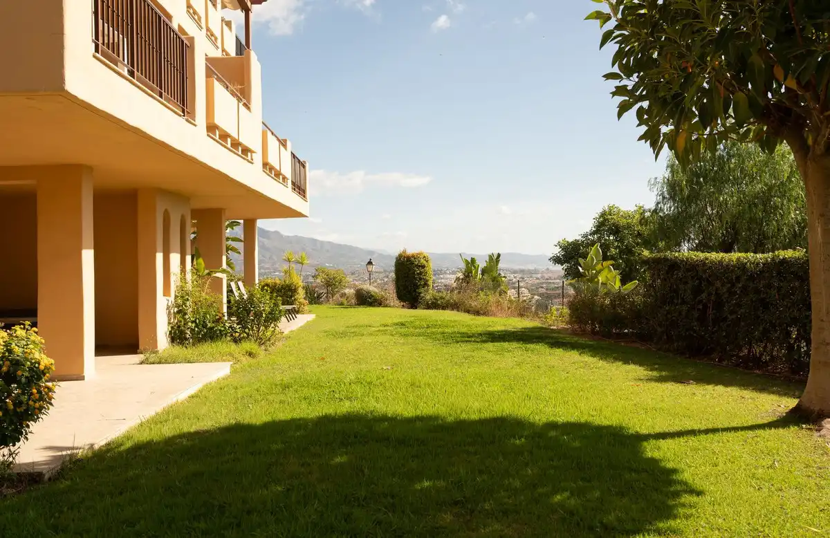 Jardí de Planta baixa en venda en Benahavís amb Aire condicionat, Jardí privat i Terrassa