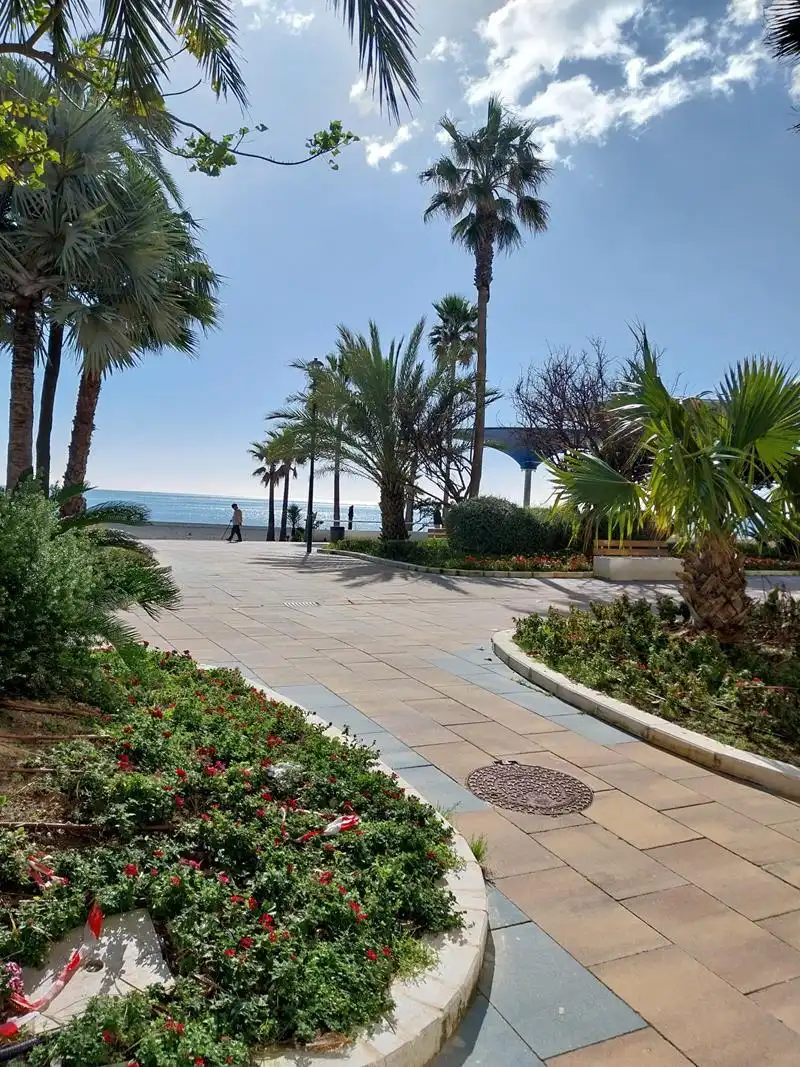 Vista exterior de Piso de alquiler en Estepona con Terraza