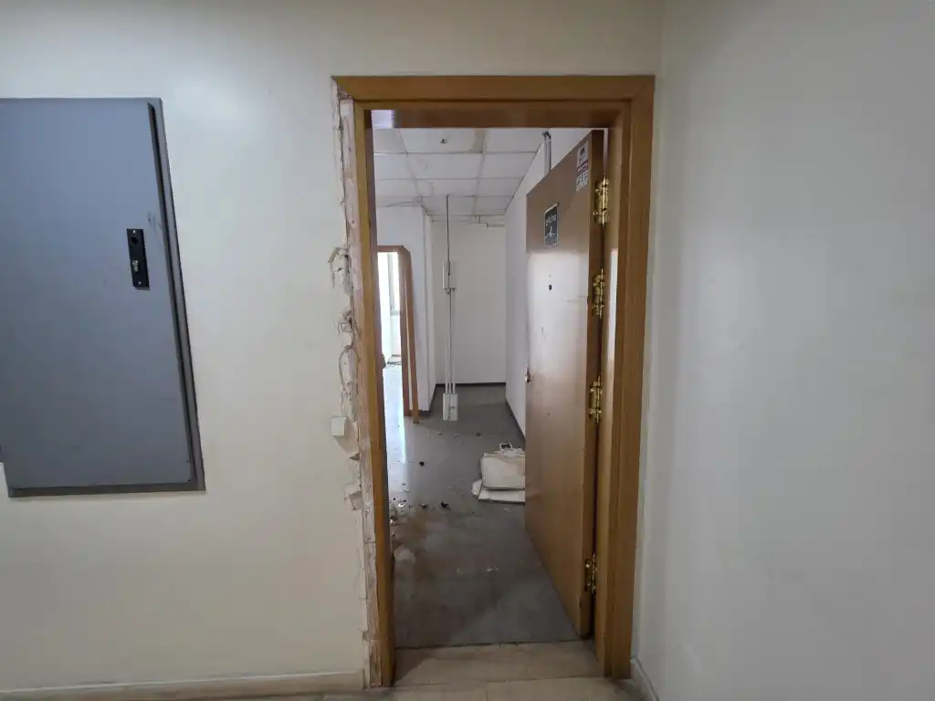 Office space with lift for sale in Can Borrell, imagen 4