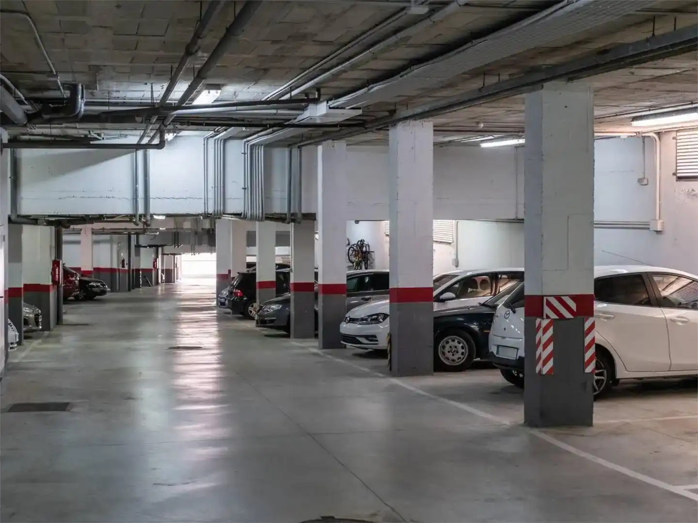 Parking de Piso de alquiler en Vélez-Málaga con Aire acondicionado, Piscina y Amueblado