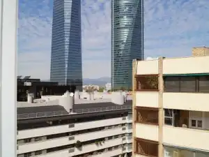 Außenansicht von Wohnung zur Miete in  Madrid Capital mit Klimaanlage, Heizung und Terrasse