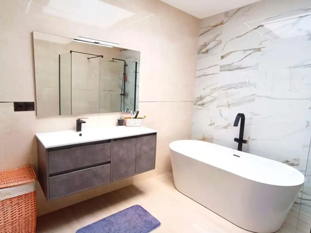Baño de Casa o chalet de alquiler en Nerja con Aire acondicionado, Calefacción y Jardín privado