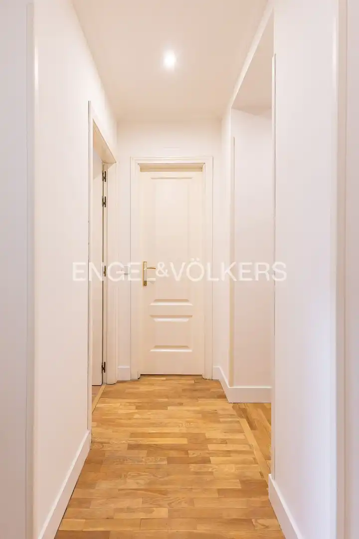 Flat for sale in Madrid  with Air Conditioner, Heating and Balcony