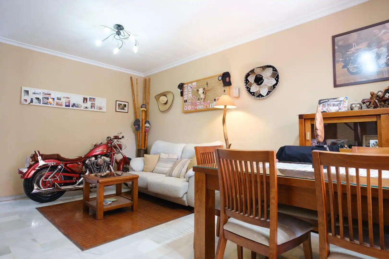 Wohnzimmer von Einfamilien-Reihenhaus zum Verkauf in La Algaba mit Klimaanlage, Heizung und Terrasse