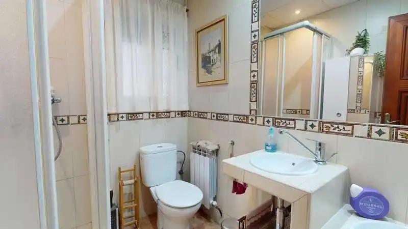 Bany de Casa o xalet en venda en La Muela amb Aire condicionat, Calefacció i Jardí privat