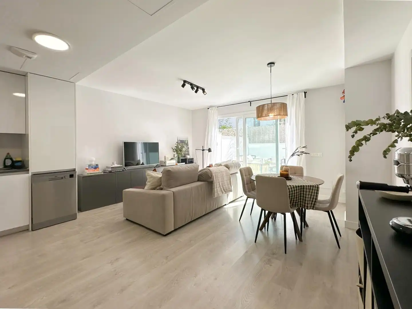 Sala de estar de Planta baja en venta en Mijas con Aire acondicionado, Jardín privado y Terraza