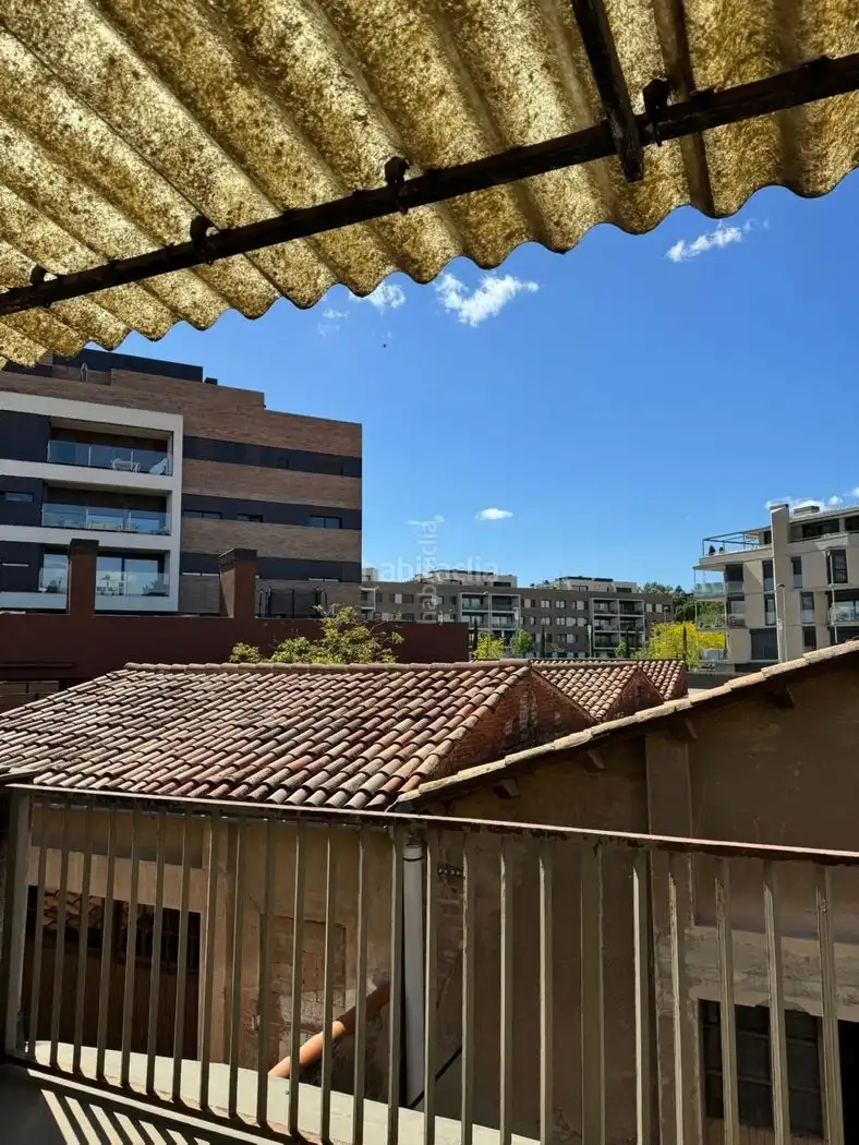 Casa en venta en Avinguda de Sant Bernat Calbó 12