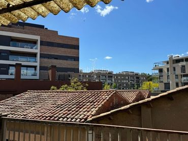 Casa en venta en Avinguda de Sant Bernat Calbó 12