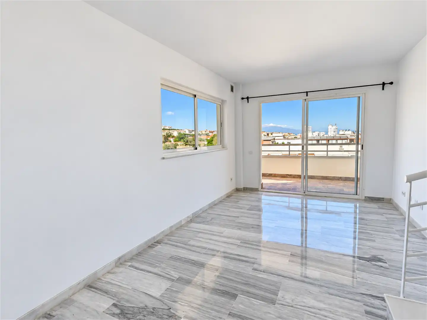 Sala d'estar de Àtic en venda en Benalmádena amb Aire condicionat, Calefacció i Terrassa