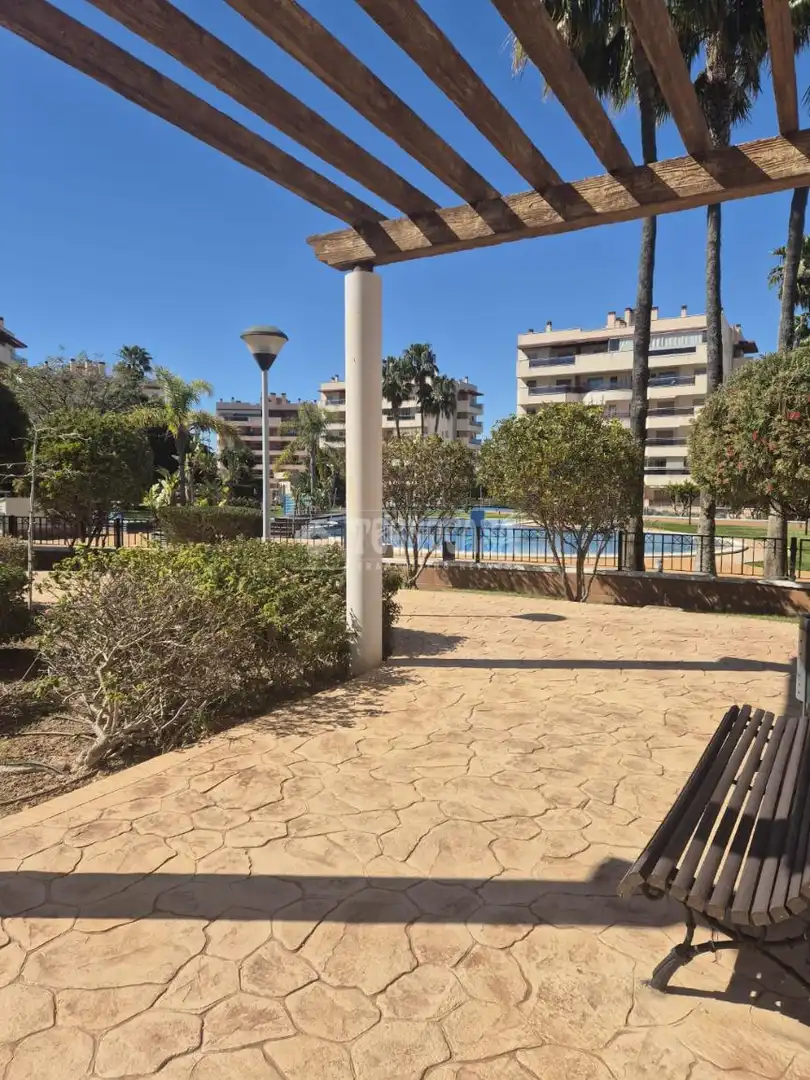 Vista exterior de Piso en venta en Alicante / Alacant con Aire acondicionado, Terraza y Piscina comunitaria