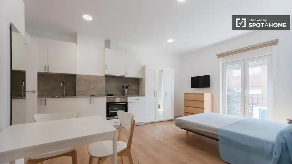 Habitación de Piso de alquiler en Valencia con Aire acondicionado, Calefacción y Amueblado