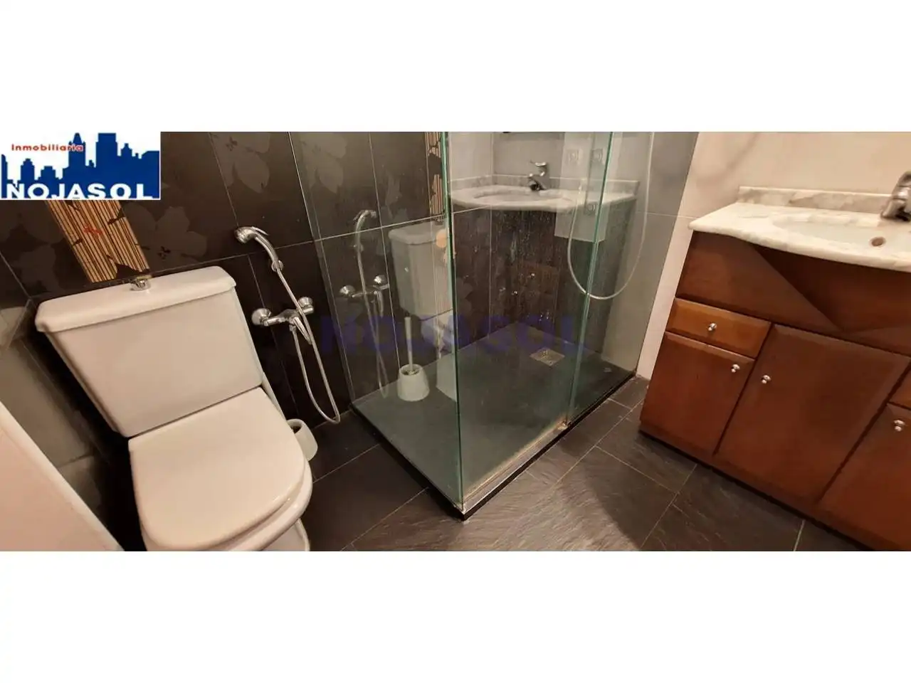 Bany de Apartament de lloguer en Noja amb Calefacció, Jardí privat i Terrassa