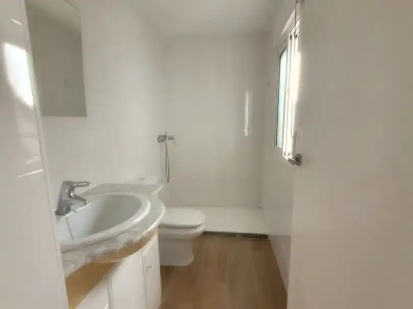 Bany de Pis en venda en Buñol amb Aire condicionat i Balcó