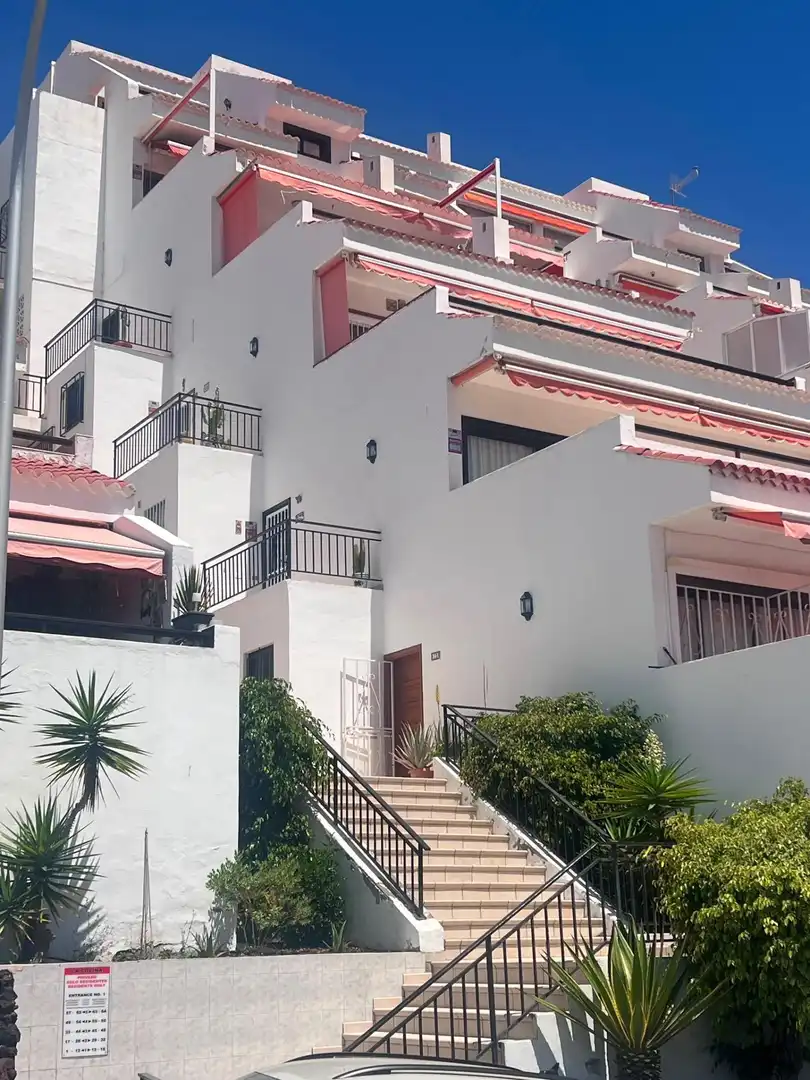 Vista exterior de Apartamento en venta en Arona con Terraza, Amueblado y Piscina comunitaria