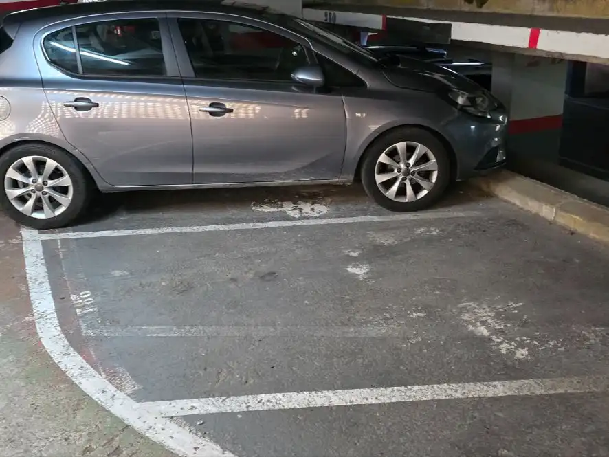 Parkplatz von Garage zur Miete in Barcelona mit Alarm
