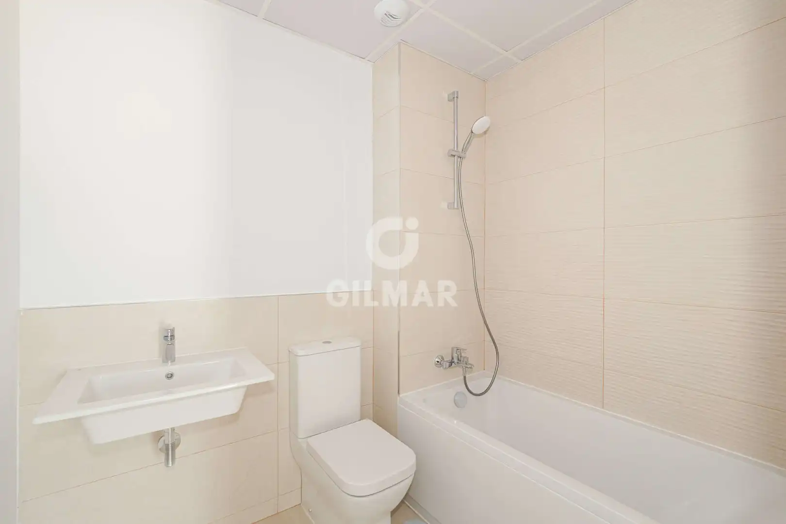 Bathroom of Flat for sale in Tomares  with Heating, Private garden and Storage room