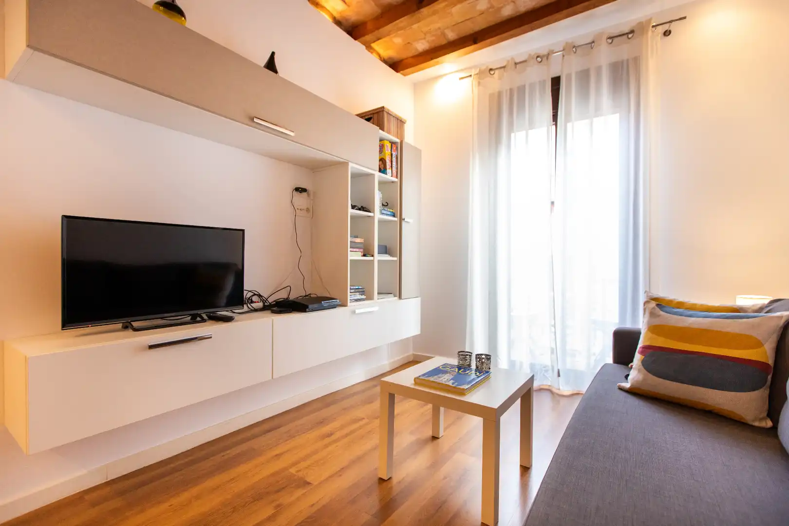 Flat for sale in Carrer de Tapioles, El Poble Sec - Parc de Montjuïc