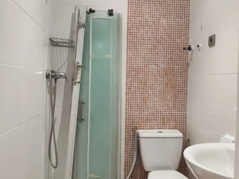 Baño de Local de alquiler en Albacete con Aire acondicionado, Calefacción y Alarma