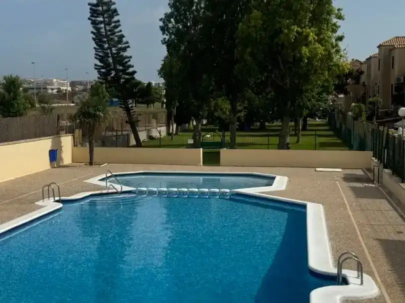 Piscina de Dúplex en venda en Torrevieja amb Aire condicionat, Piscina i Balcó