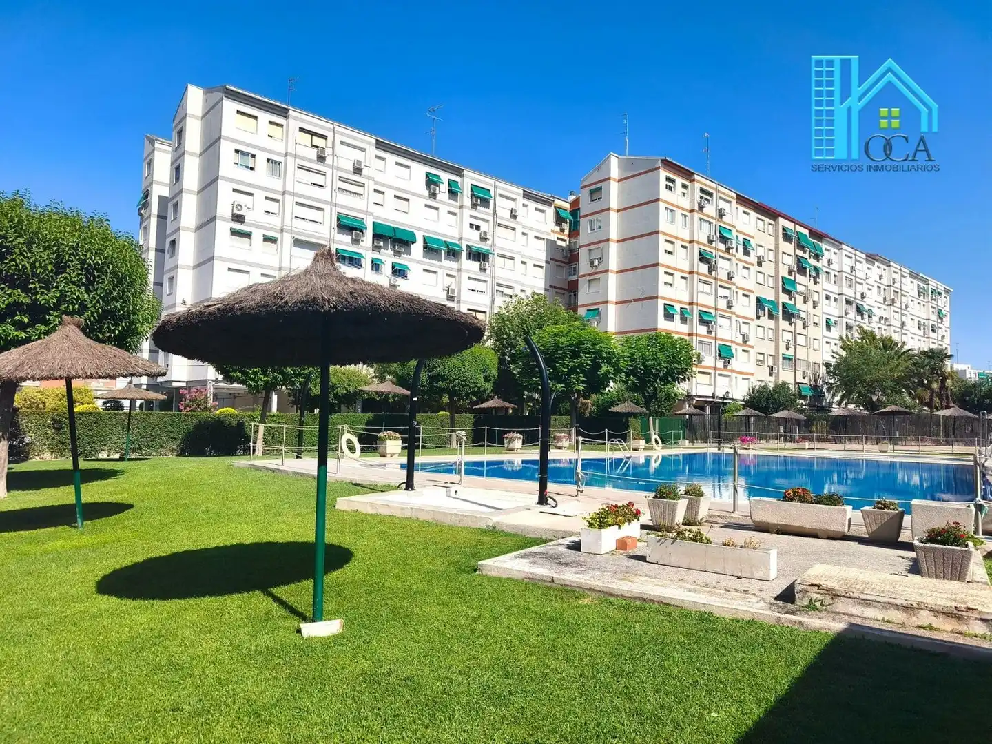 Vista exterior de Piso en venta en Móstoles con Aire acondicionado, Jardín privado y Piscina comunitaria