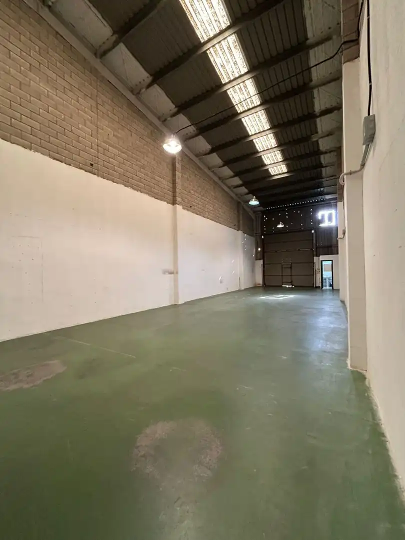 Nau industrial de lloguer en Sevilla