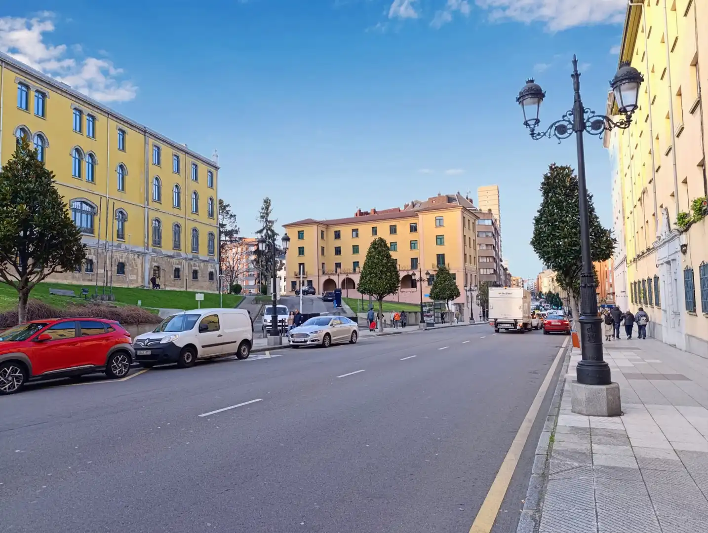 Vista exterior de Pis en venda en Oviedo  amb Calefacció