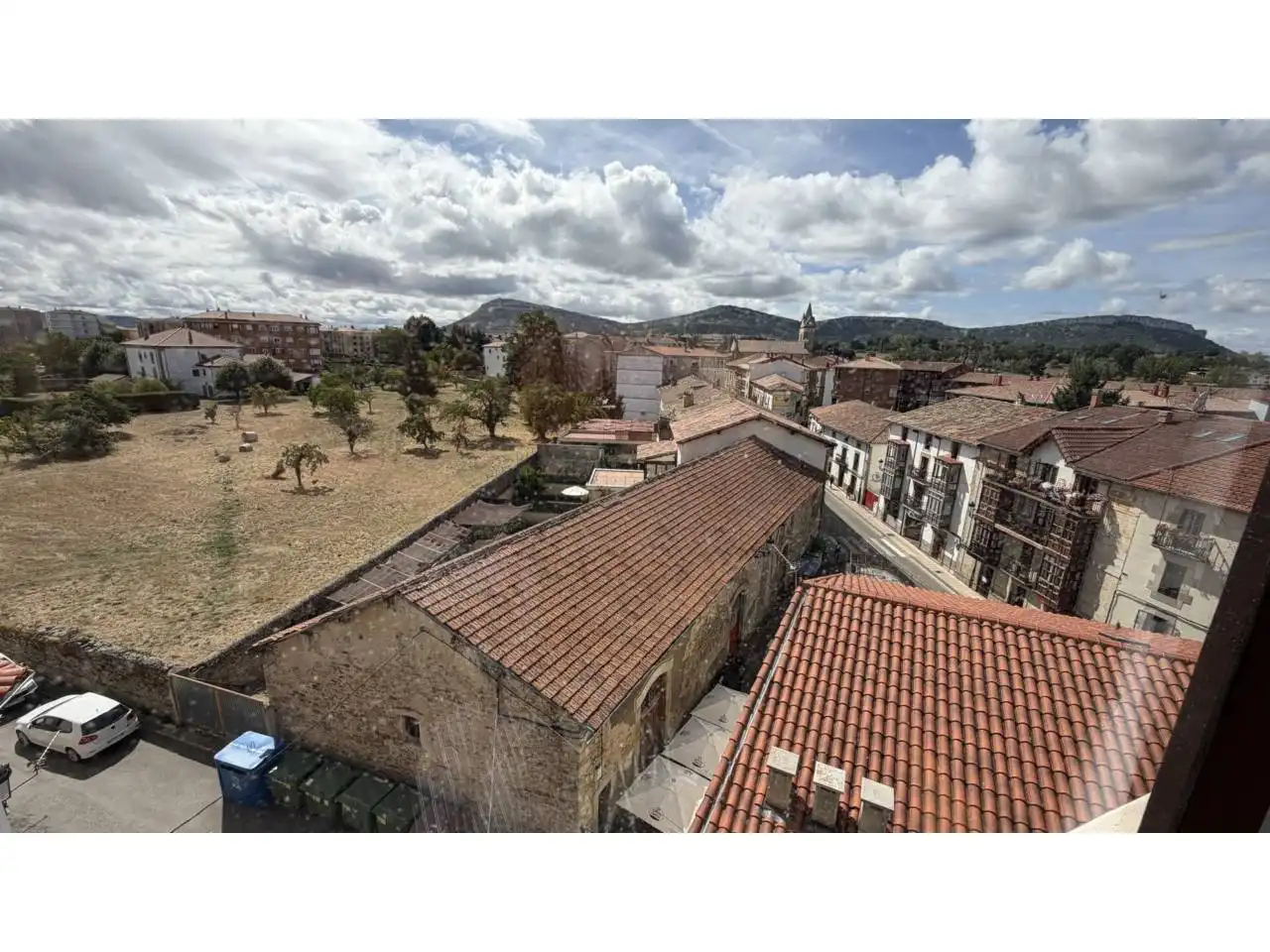 Vista exterior de Piso en venta en Espinosa de los Monteros con Calefacción y Amueblado
