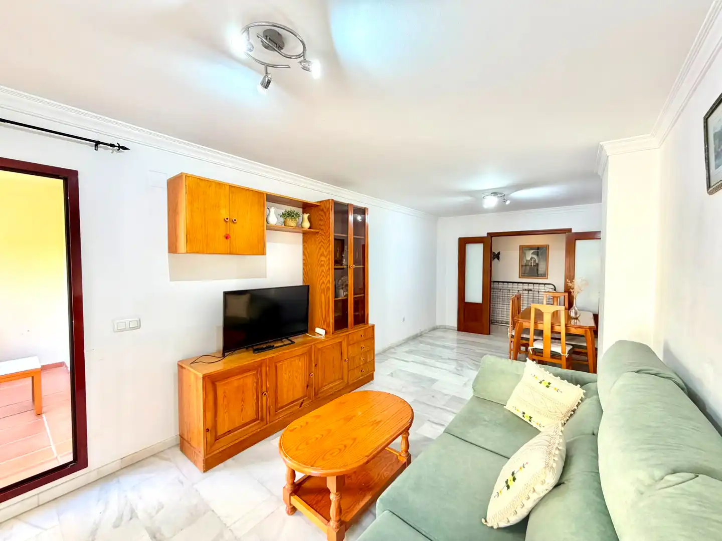 Sala de estar de Piso de alquiler en Benalmádena con Terraza y Amueblado