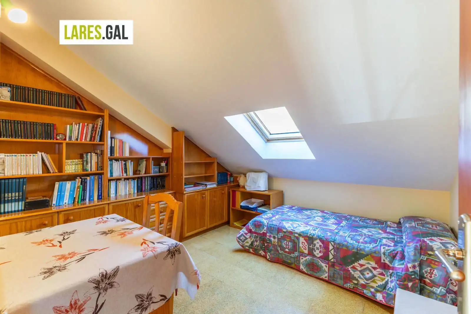 Habitación de Casa o chalet en venta en Cangas  con Calefacción y Trastero
