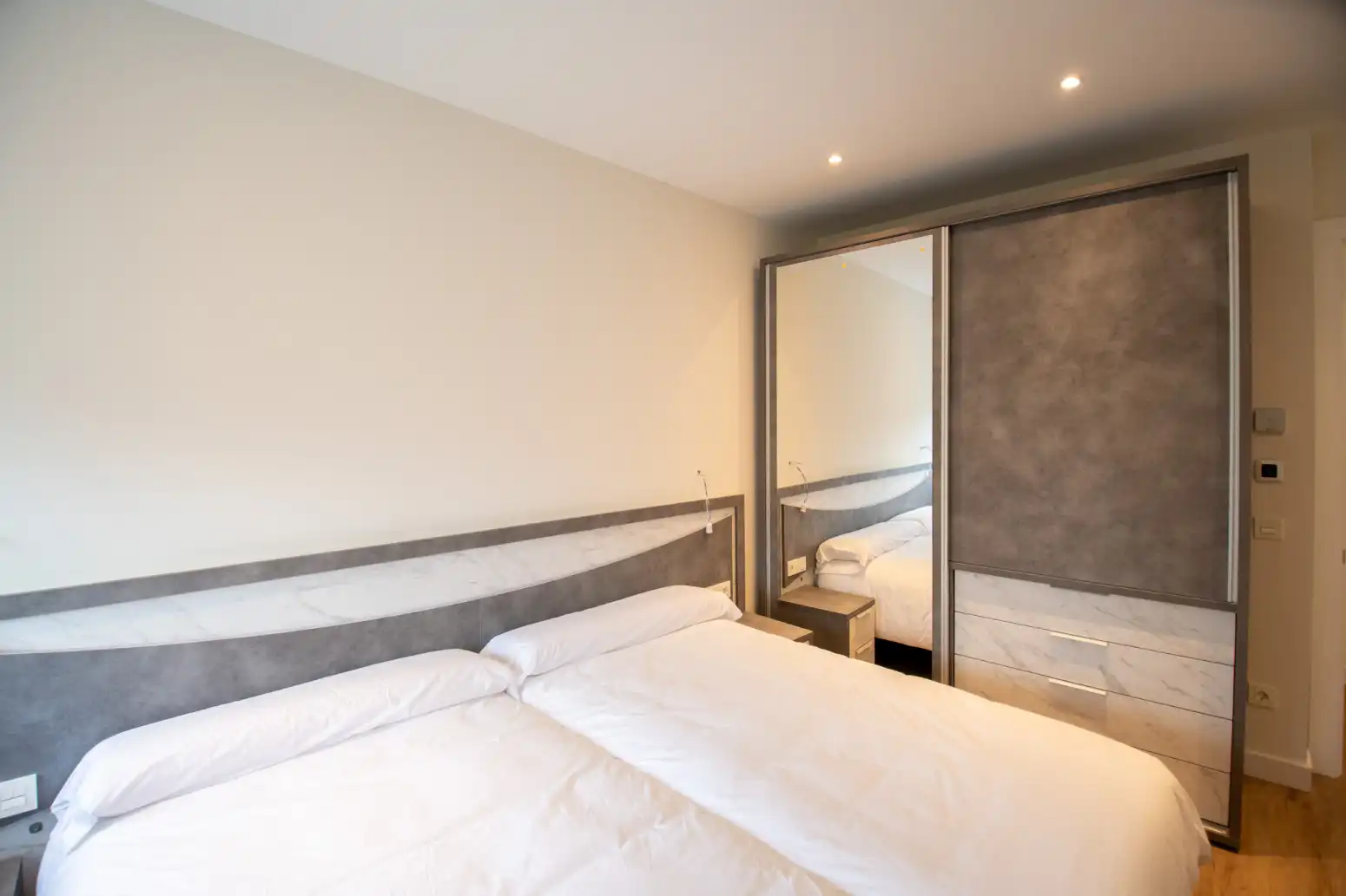 Habitación de Piso en venta en Villaviciosa con Calefacción, Terraza y Domótica