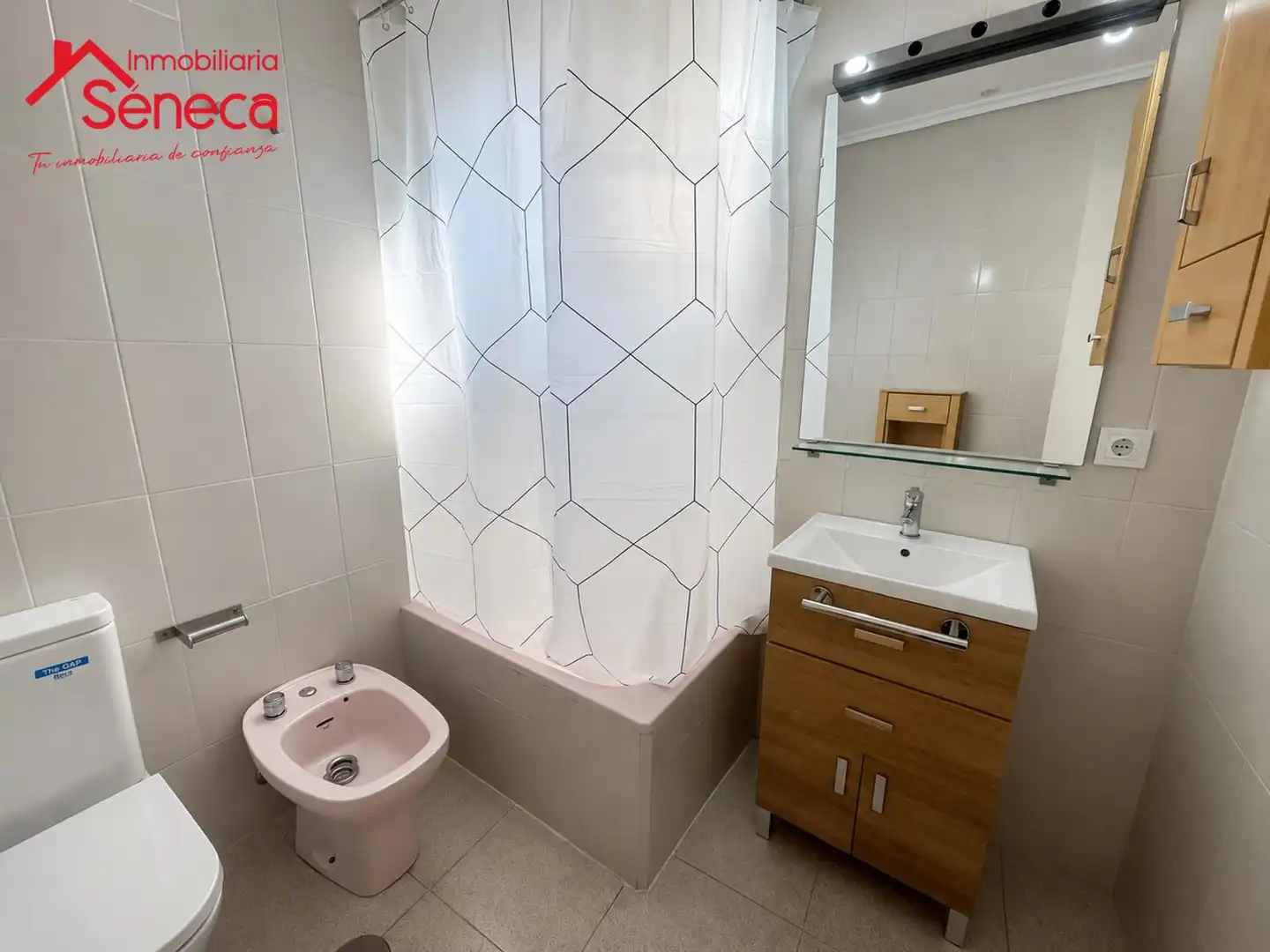 Badezimmer von Dachboden zum Verkauf in Córdoba mit Klimaanlage, Heizung und Abstellraum