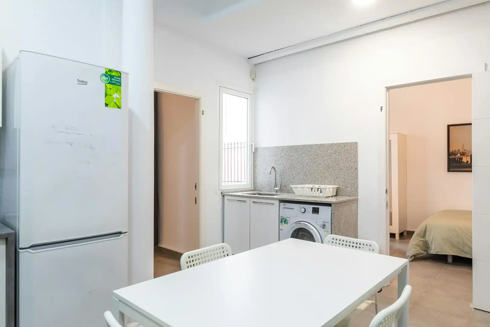 Kitchen of Flat for share in Valencia  with Heating and Washing machine