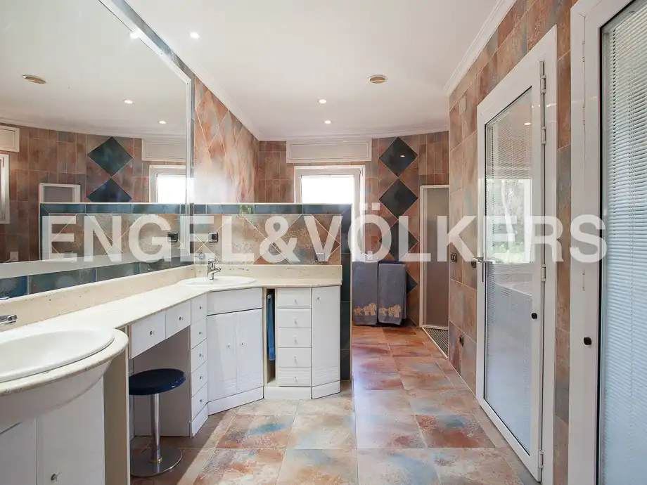Baño de Casa o chalet en venta en Serra con Calefacción, Jardín privado y Trastero