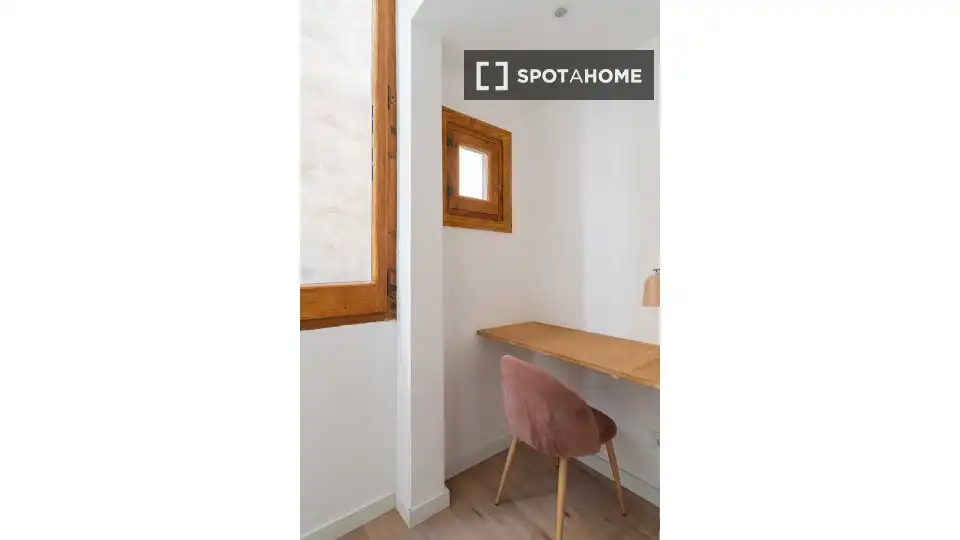 Bedroom of Flat for rent in Gràcia