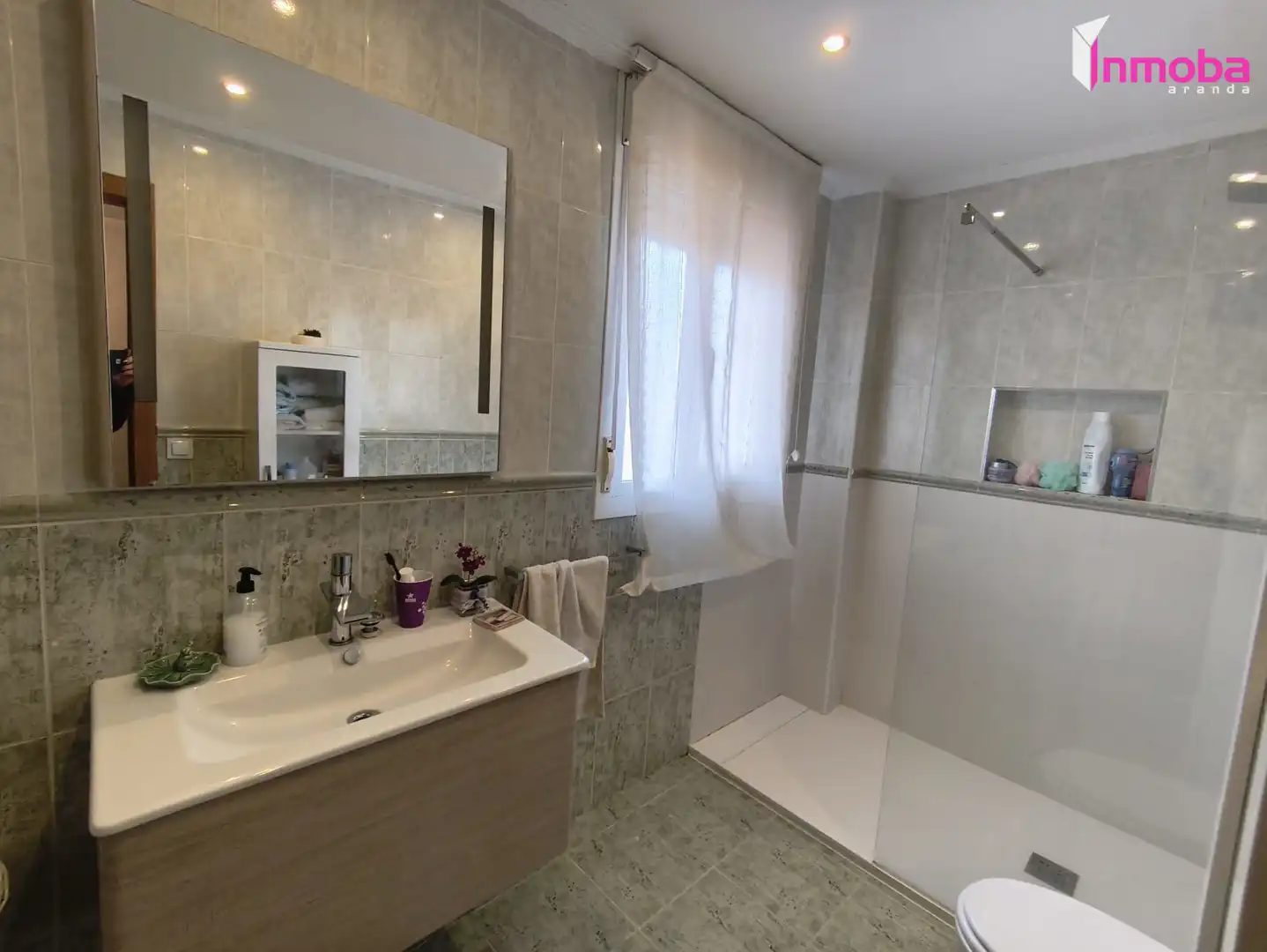 Baño de Casa adosada en venta en Aranda de Duero con Calefacción y Jardín privado