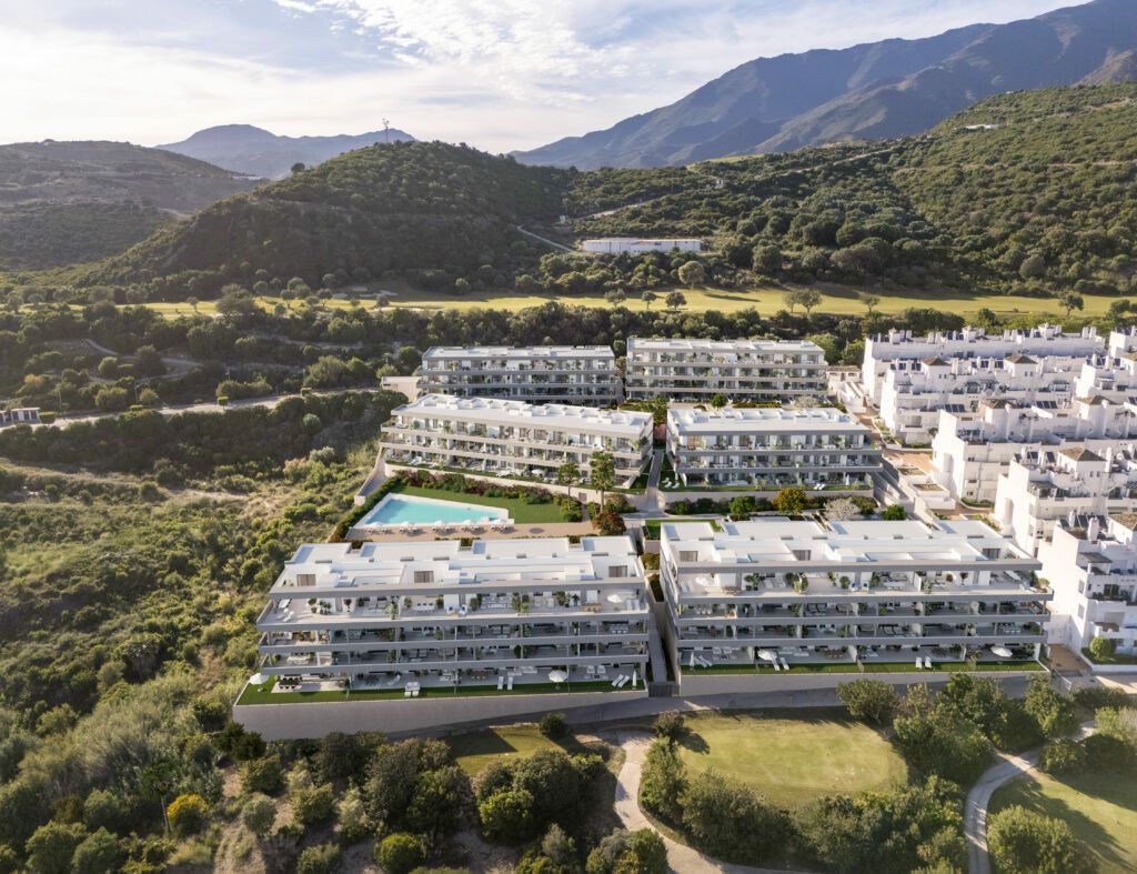 Vista exterior de Planta baixa en venda en Estepona amb Aire condicionat, Jardí privat i Terrassa