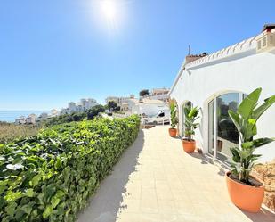 Vista exterior de Casa o xalet en venda en Nerja amb Aire condicionat, Calefacció i Jardí privat